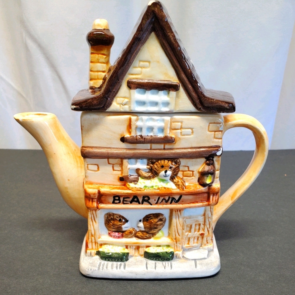Vintage Unique Bear Inn teapot